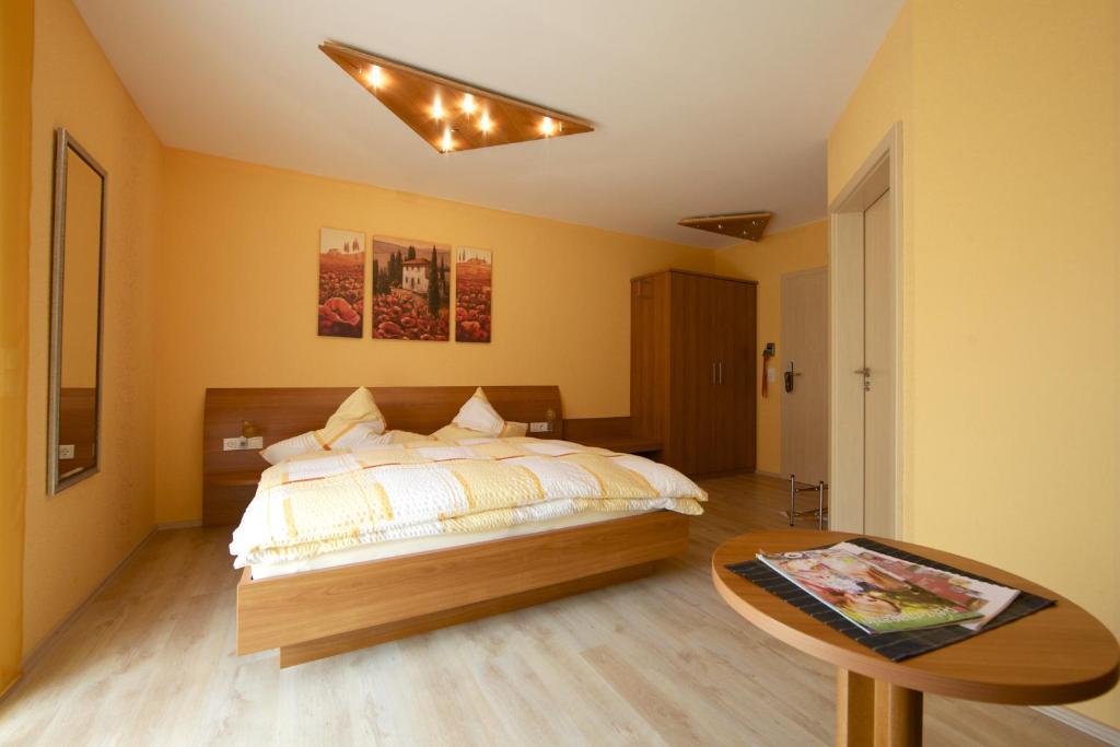 Kleines Landhaus Wendel Hotel Kapellen-Drusweiler Eksteriør billede